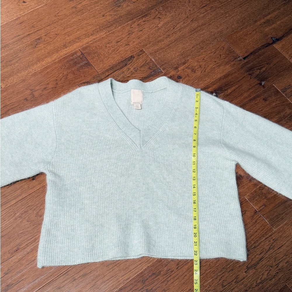 Cozy light Saige alpaca blend V-neck sweater with a relaxed fit by H&M size M - Picture 7 of 9